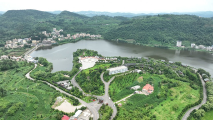 盤州市噠啦仙谷景區(qū):游客紛至沓來(lái) 樂(lè)享清涼夏日